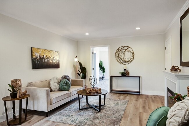 Building Photo - Beautifully Remodeled 3 Bedroom Home Near Stanford & Major Tech Campuses!