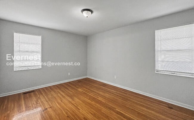 Building Photo - 2 Bed, 2 Bath Home with Garage / Pet-Friendly / Vouchers Accepted / Available Now!