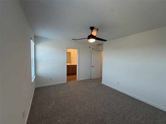 Building Photo - 2619 McHenry Lndg Ln