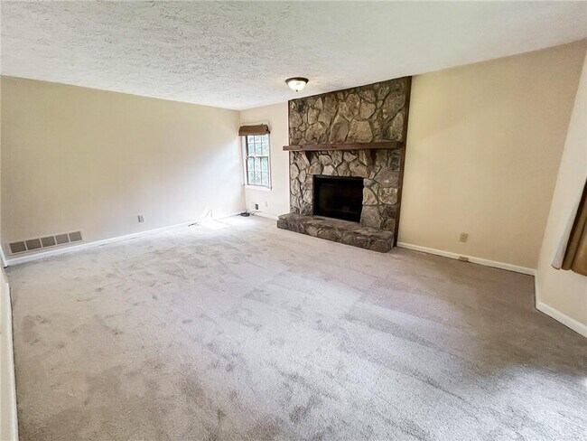 Building Photo - 2491 Annandale Dr