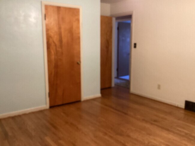 Building Photo - Roomy Updated Home in Established Neighbor...