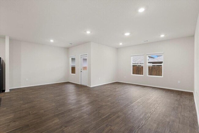 Building Photo - 5728 Brocade Dr