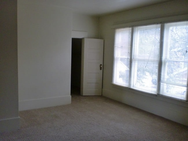 Building Photo - 511 Eddy Ave