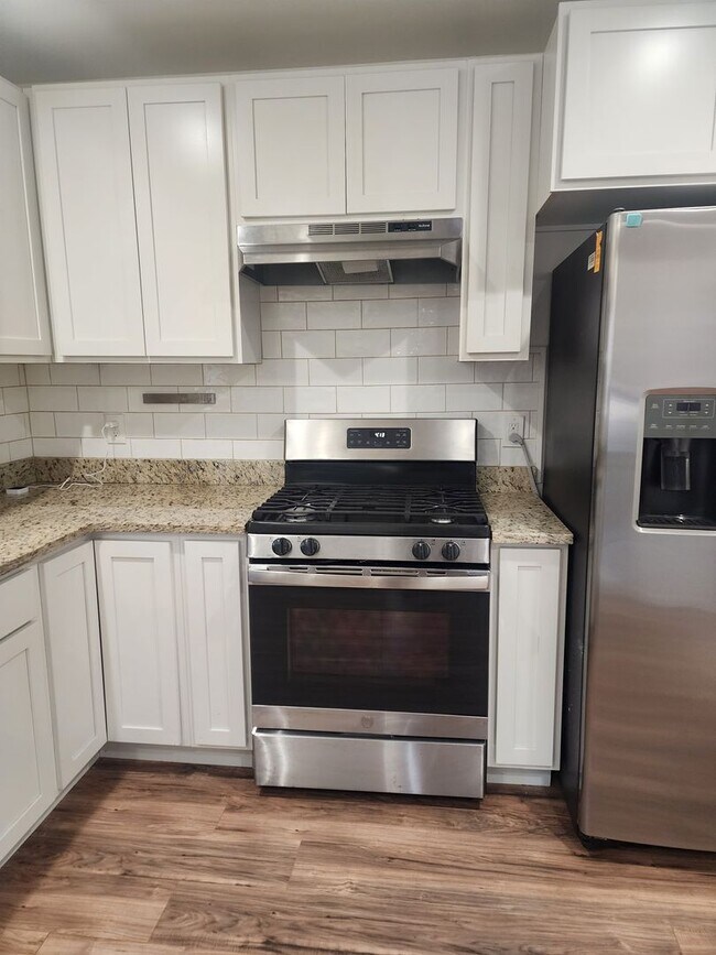 Building Photo - Beautiful 2 Bedroom home with all of the amenities