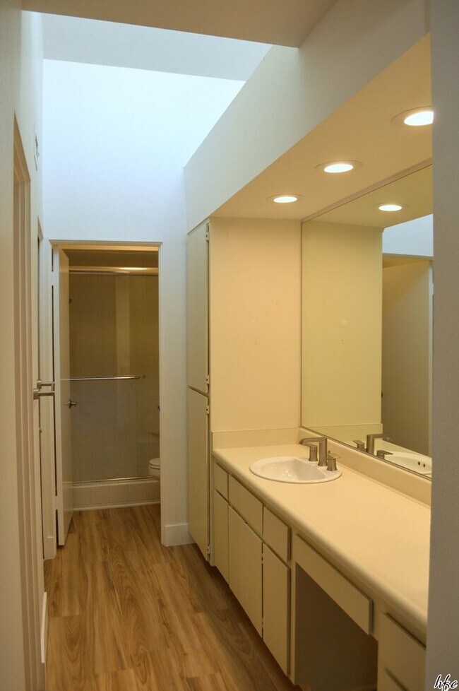 Building Photo - Canyon Granada,Unfurnished,Long Term