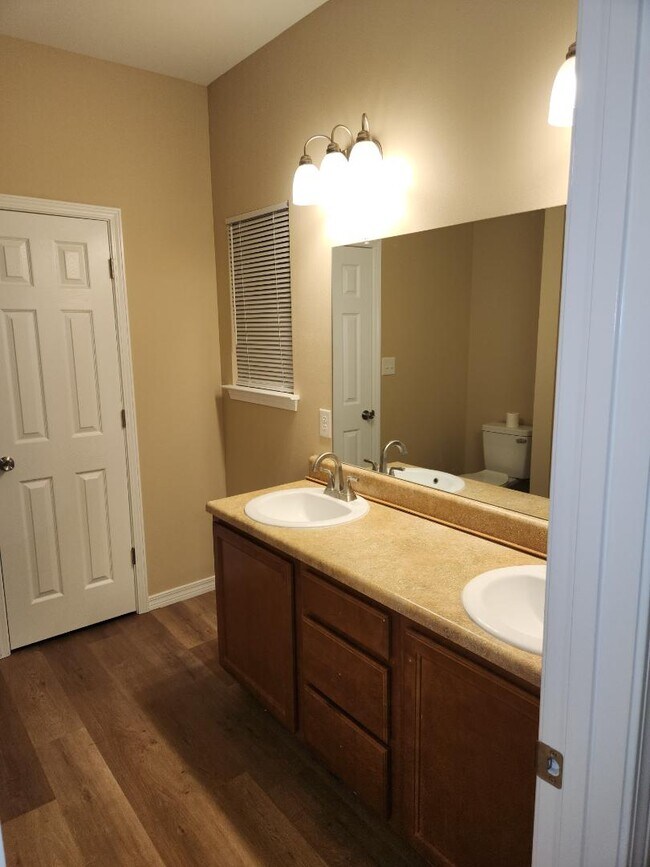 Building Photo - 4925 Catahoula Dr