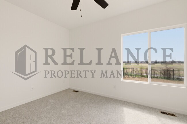 Building Photo - 5263 N Pinecrest Ct