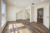 Building Photo - 1462 W 28th St