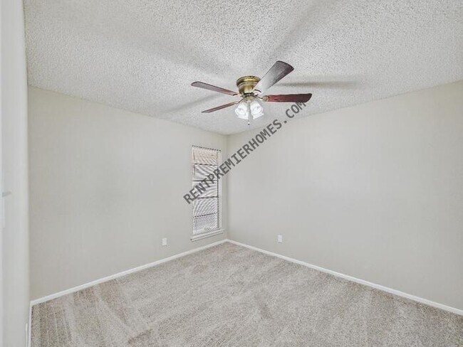 Building Photo - 25 Del Tara Dr