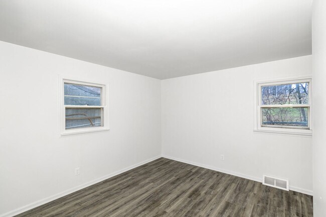 Building Photo - 679 Euclid Ave