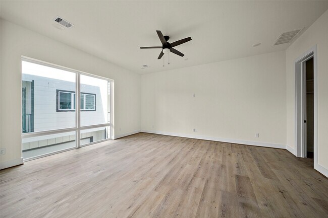 Building Photo - 2708 Nagle St