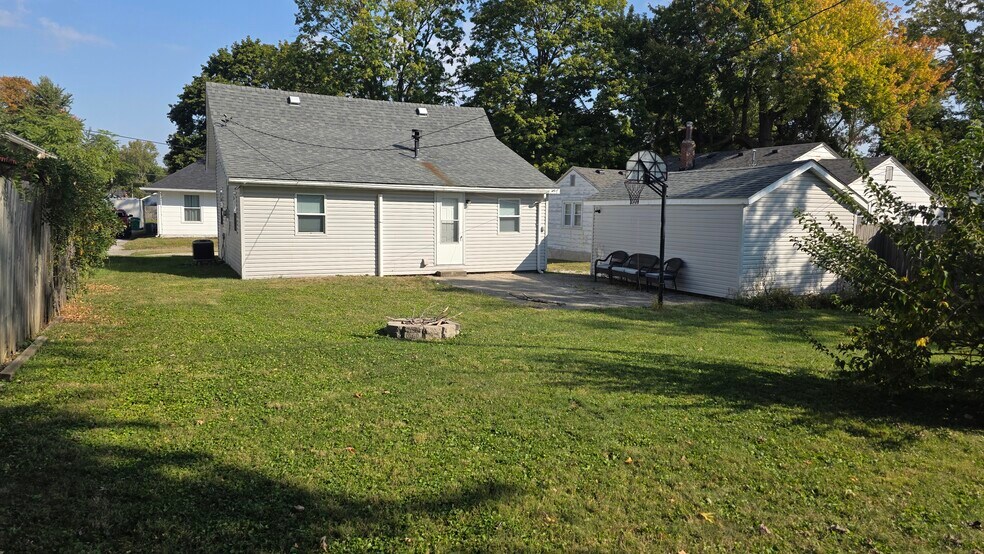 Building Photo - 315 E Busby St