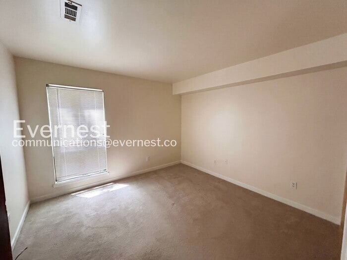 Building Photo - 128 Sharps Rd