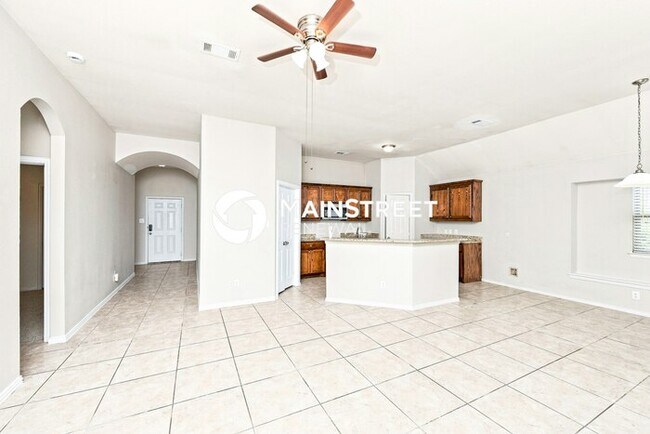 Building Photo - 4 Bedroom Pet-Friendly Home in Dallas, TX with Main Street Renewal