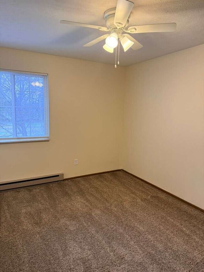 Building Photo - Magnolia Manor Unit 617