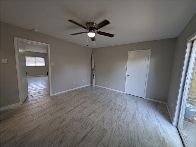 Building Photo - 6613 Rhine Dr