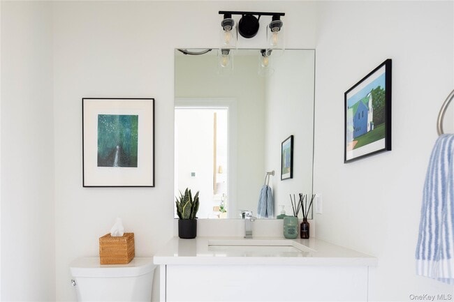 Building Photo - 242 Maple Ln