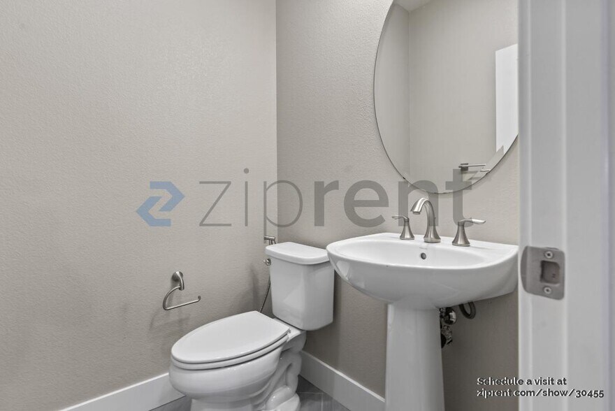 Building Photo - Unit