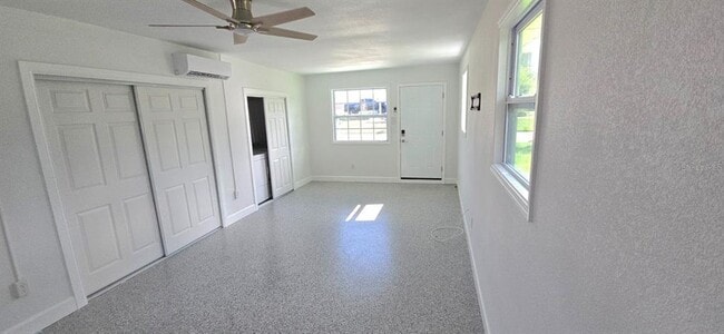Building Photo - 621 Baywood Dr N
