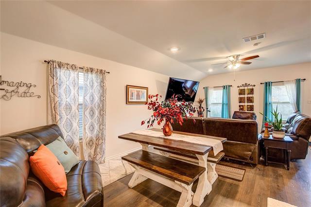 Building Photo - 1004 Basswood Ln