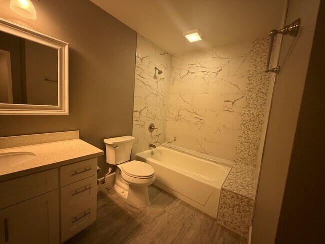 Building Photo - Gorgeous 3-Bedroom House in Gold River with pool