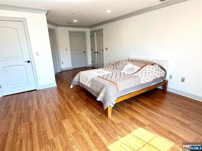 Building Photo - 2308 The Plaza