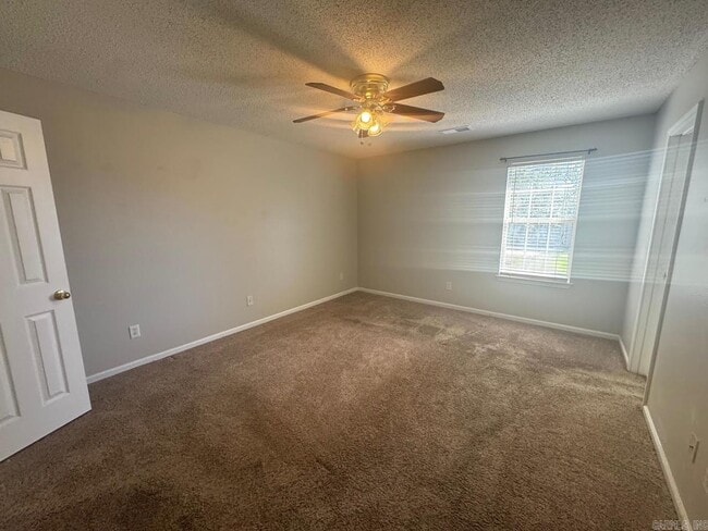 Building Photo - 211 Hunters Run