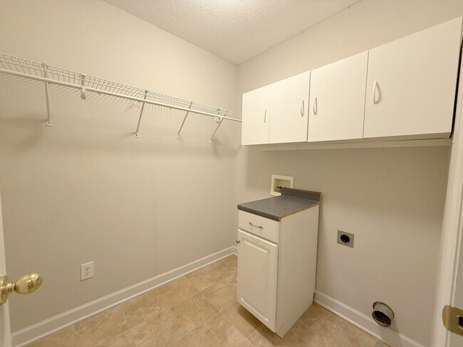 Building Photo - 238 Pebble Brook Dr