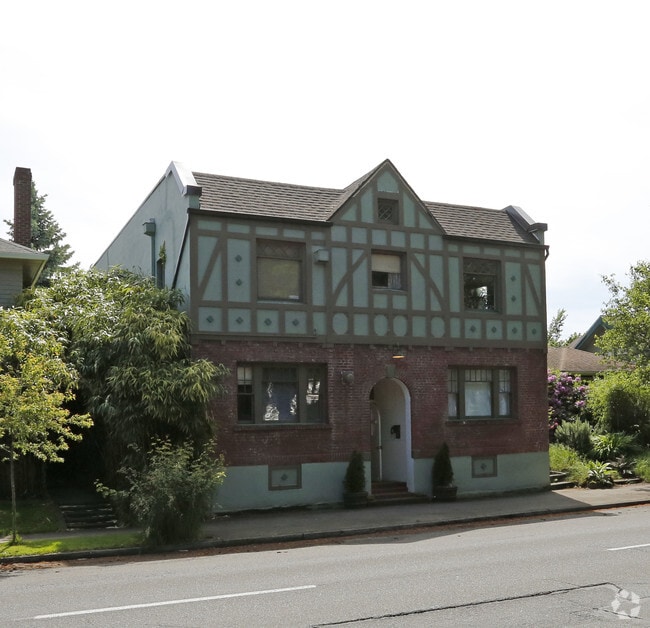Building Photo - 2102 SE 12th Ave