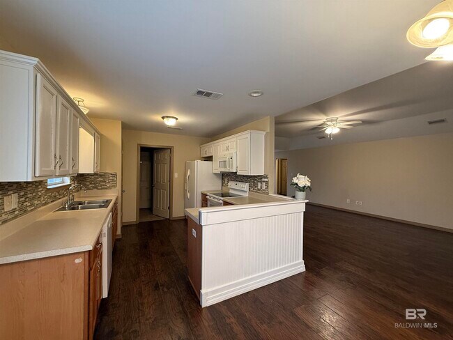 Building Photo - 25920 Argonne Dr