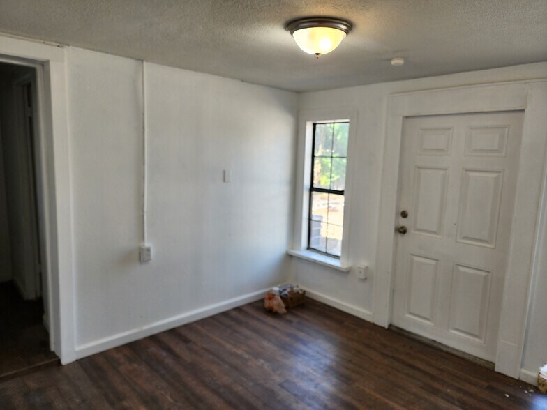 Building Photo - 1008 Maltby Ave