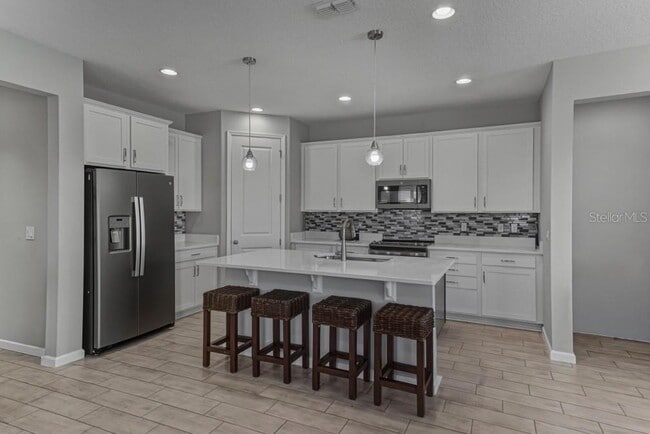 Building Photo - 295 Lake Smart Cir