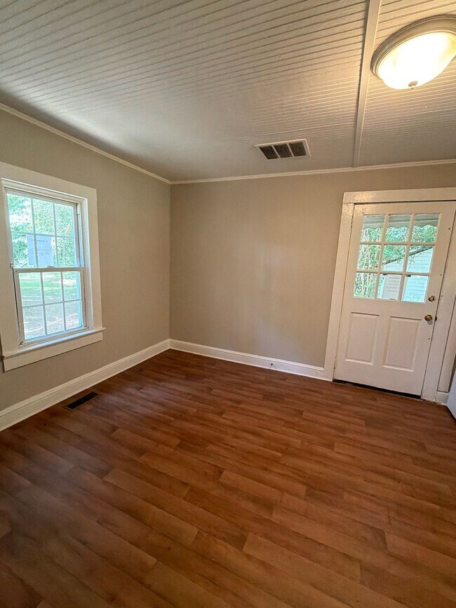 Building Photo - T.R. Lawing Realty Property