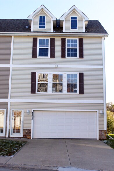 Building Photo - 3203 SW Arlan Ln