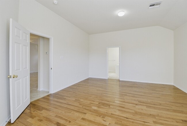 Building Photo - 6614 Halcyon Days Dr