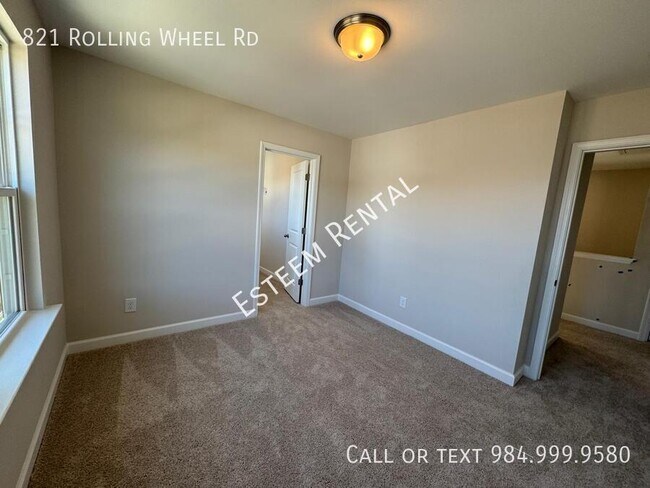 Building Photo - 821 Rolling wheel Rd