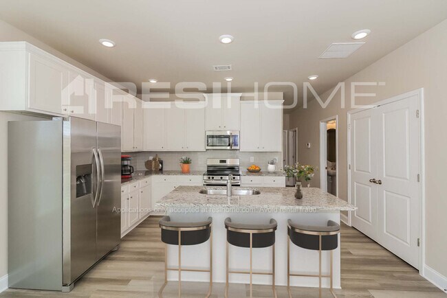 Building Photo - 189 Brougham Dr S