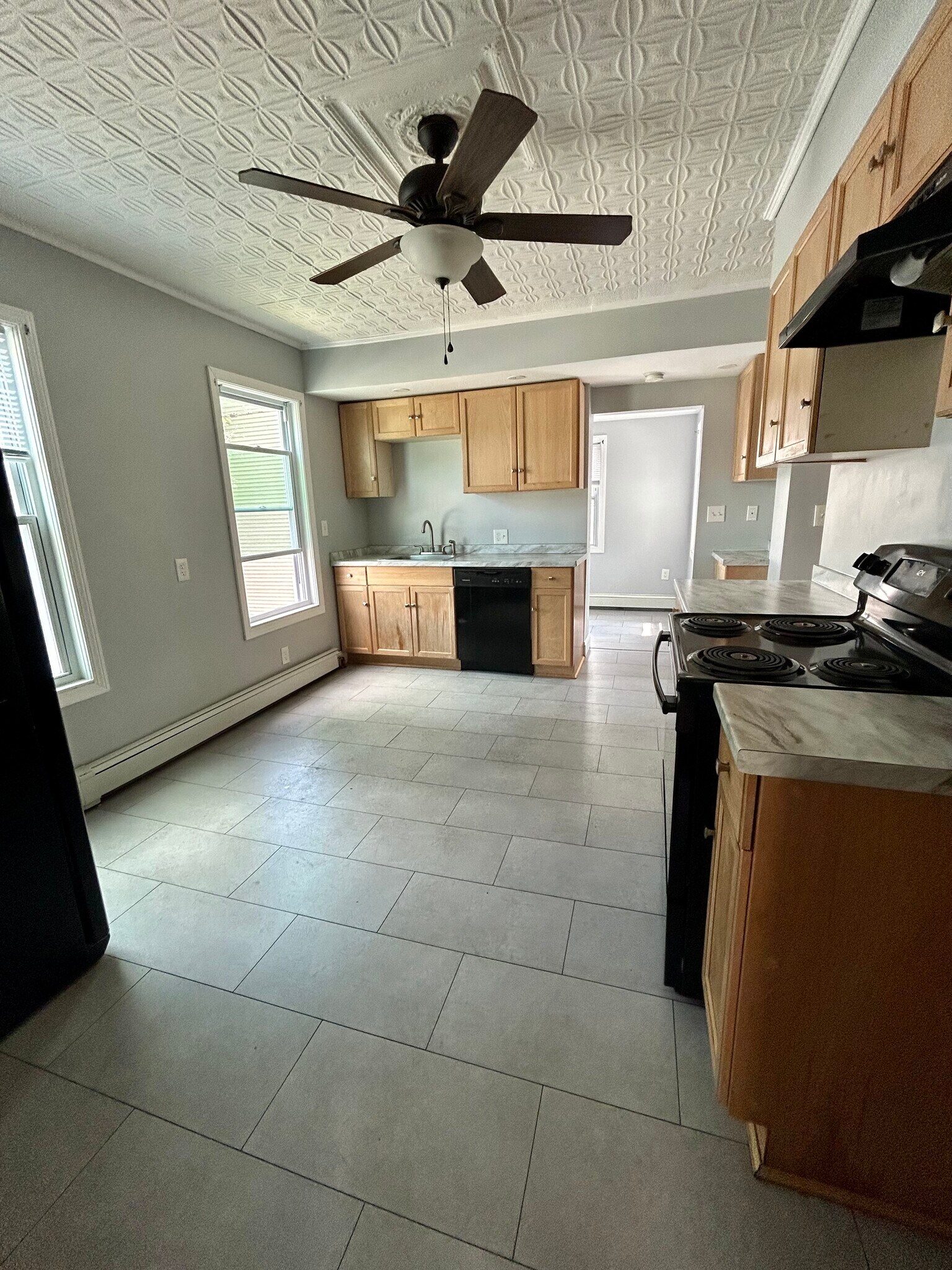 Building Photo - 146 Main St