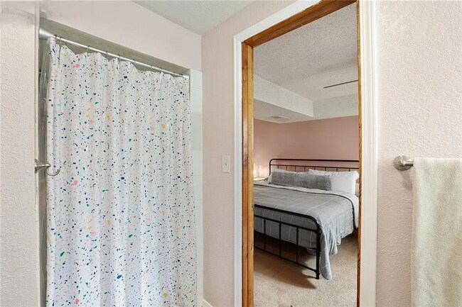 Building Photo - 4 Bedroom House for RENT