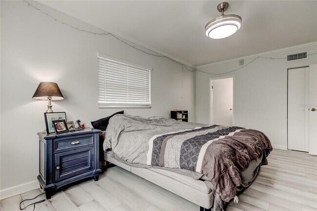 Building Photo - 7321 Central Ave