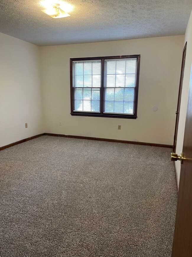 Building Photo - 2BR Duplex off of Epps Bridge near Timothy...