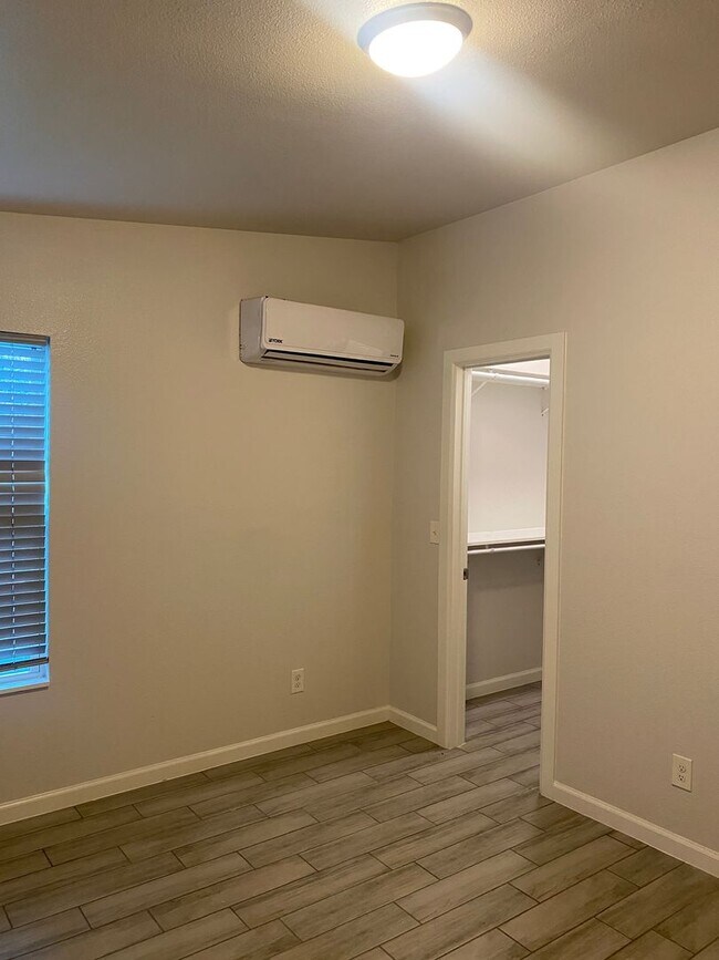 Building Photo - ALL BILLS PAID! Beautiful 1-Bedroom in Southtown