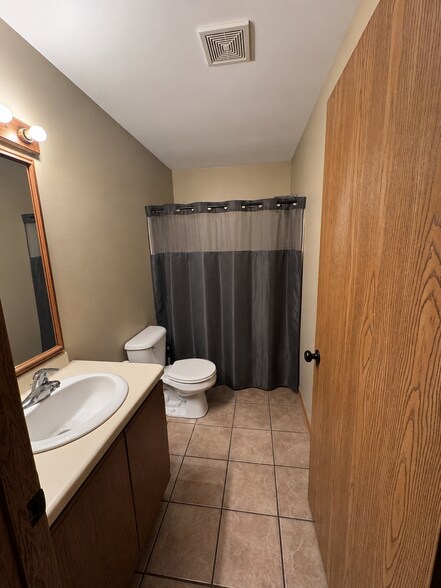 Building Photo - 1312 Falls Ct
