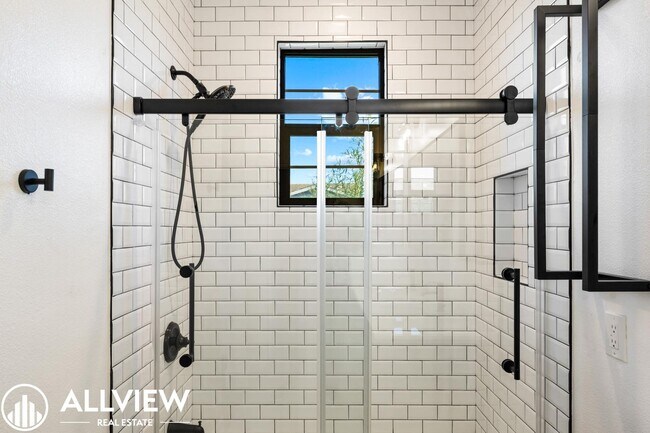 Building Photo - Turnkey 2 Bedroom, 2.5 Bath End Unit Townhome Available NOW in Rancho Mission Viejo!