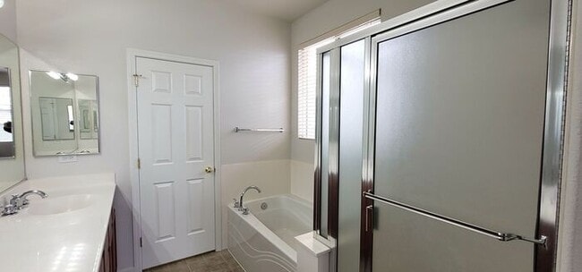 Building Photo - Single-Story 3 Bed, 2 Bath Home in Gated Double Diamond Community – Pool, Gym & 2-Car Garage