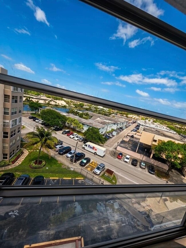 Building Photo - 16400 NE 17th Ave