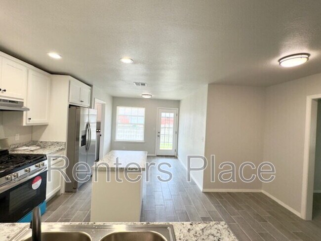 Building Photo - 3607 W Beech