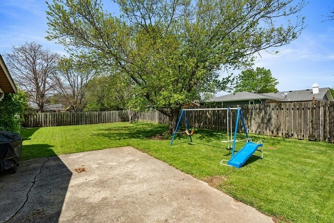 Building Photo - 4108 W Kings Row St