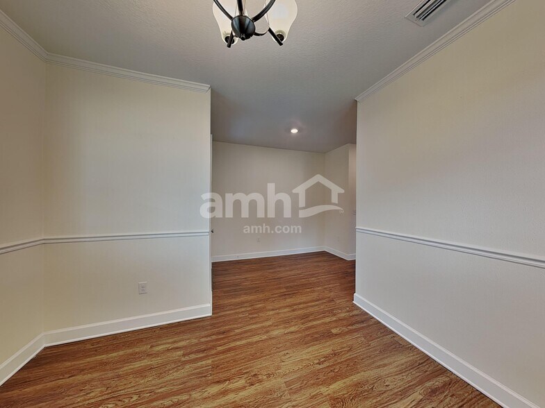 Building Photo - 322 Pine Terrace Dr