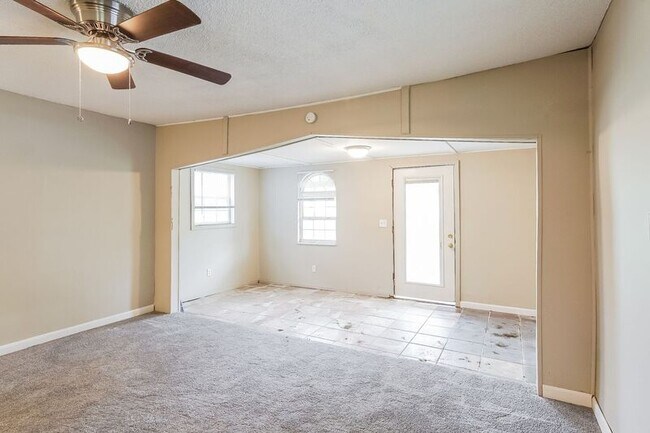 Building Photo - 128 Ann Dr SW